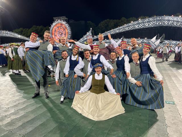 Jauniešu deju kolektīvs"Zeija" deju svētkos Daugavas stadionā 2023.gadā